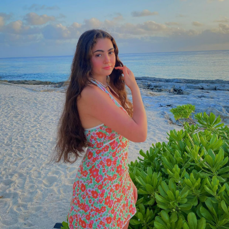 Sophie Hesri is a stylish and bubbly personality on Instagram, well known for posting fashion, beauty, and lifestyle content. 